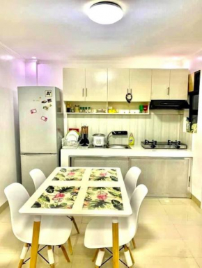 Cozy Central - Near arca south signal taguig